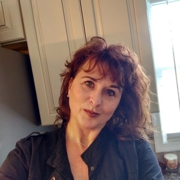 Meet your Posher, Kimberly - Picture 2 of 2